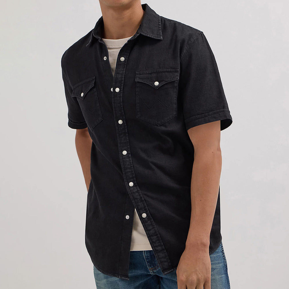 Schwarzes Herrenhemd aus Denim mit kurzen Ärmeln – Western-Look