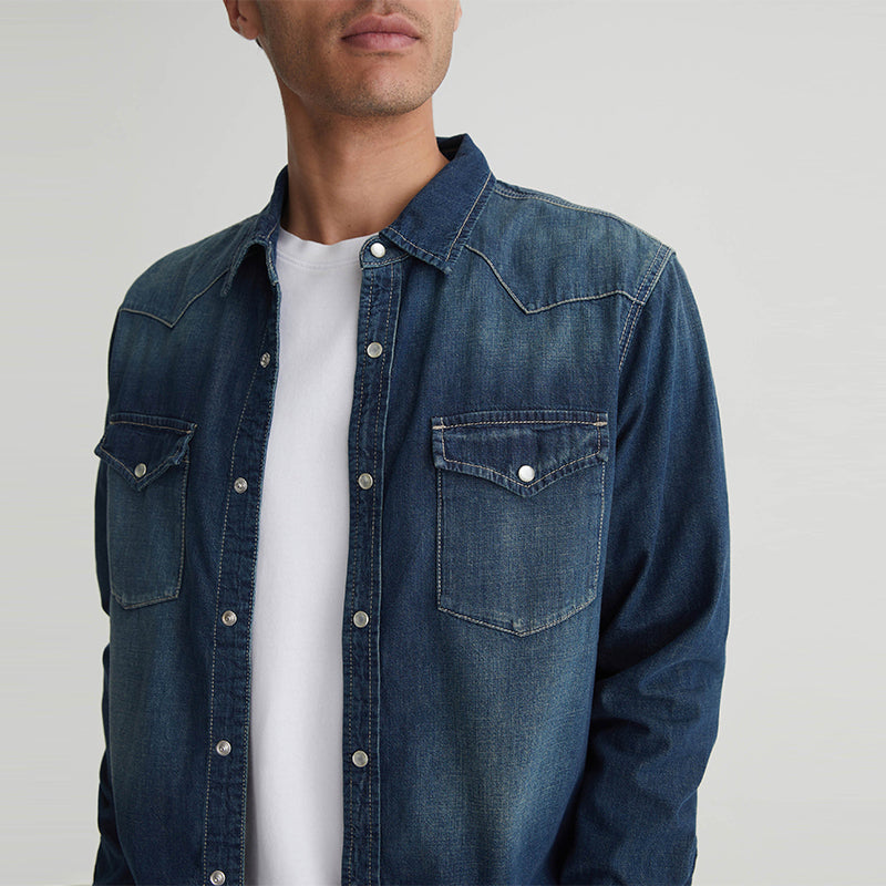 Dunkelblaues Denimhemd – cool und vielseitig