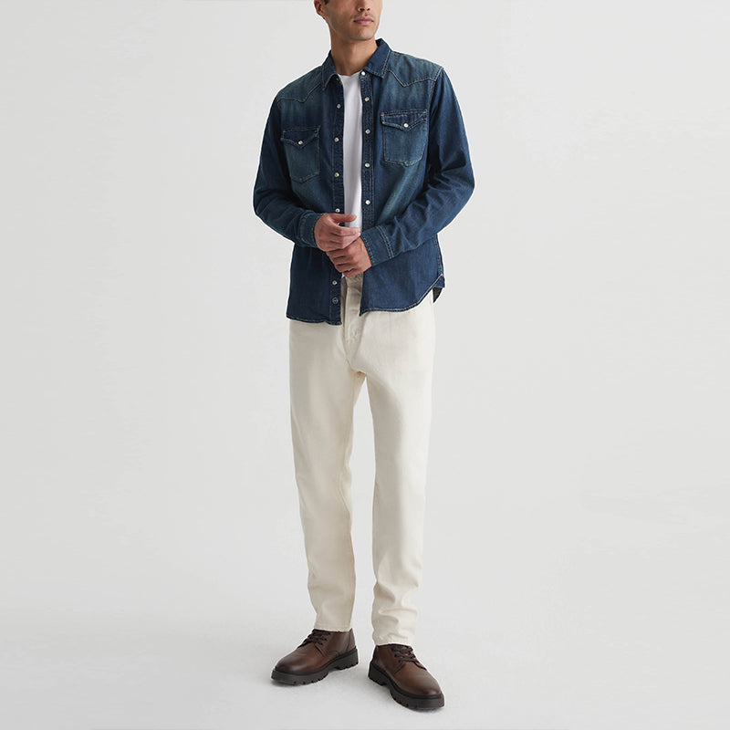 Dunkelblaues Denimhemd – cool und vielseitig