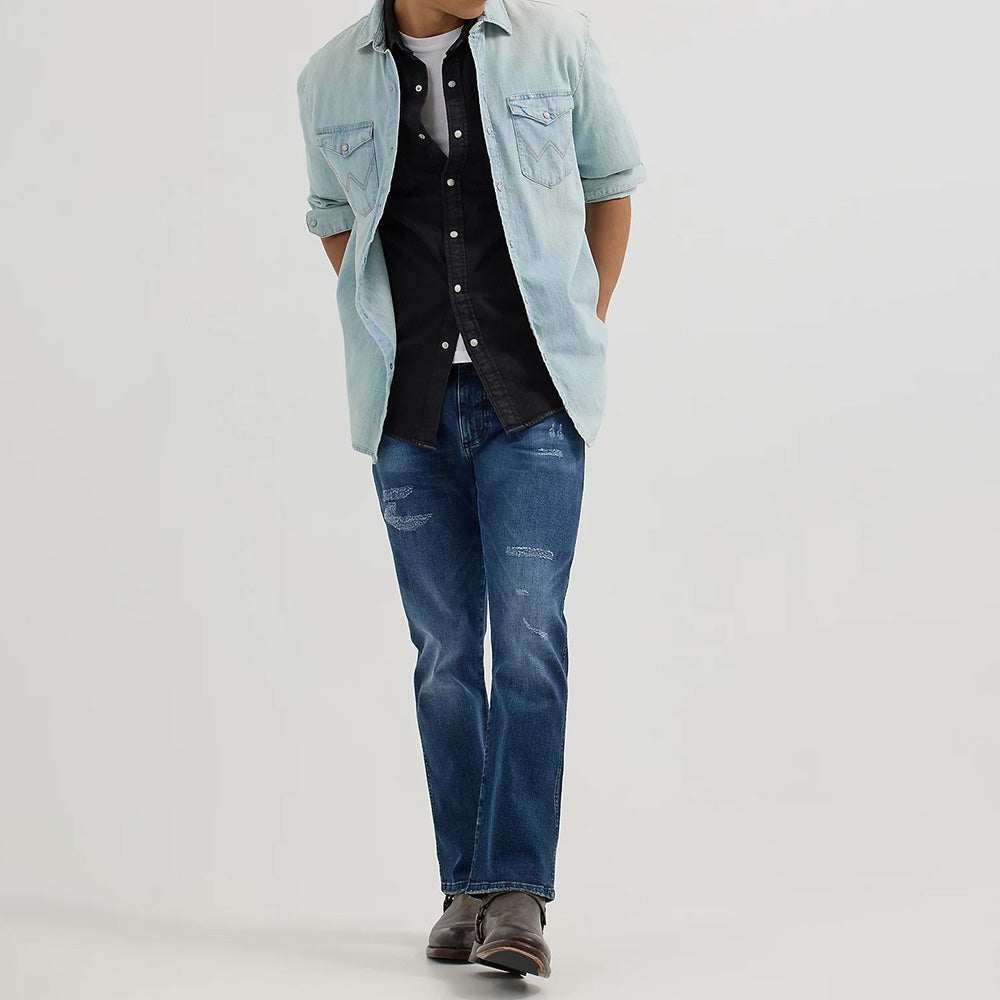 Hellblaues Herrenhemd aus Denim – klassisch und zeitlos