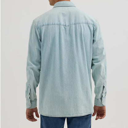 Hellblaues Herrenhemd aus Denim – klassisch und zeitlos