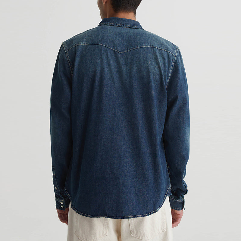 Dunkelblaues Denimhemd – cool und vielseitig