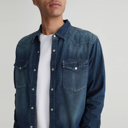 Dunkelblaues Denimhemd – cool und vielseitig